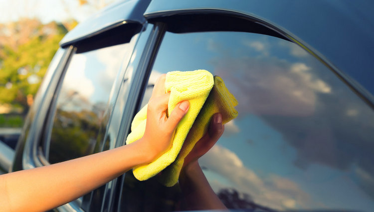 冬天車內(nèi)玻璃起霧怎么辦