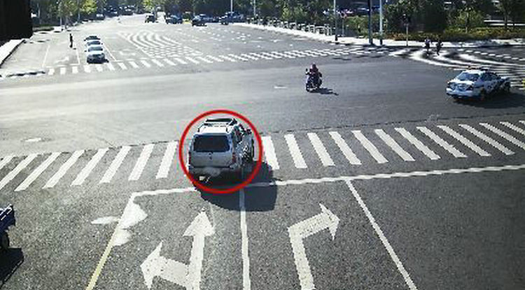 綠燈直行道右轉扣分嗎