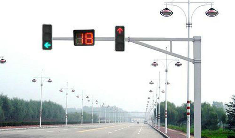 綠燈直行右轉彎違章嗎