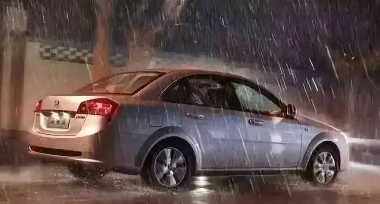 新車淋雨對(duì)車有影響嗎
