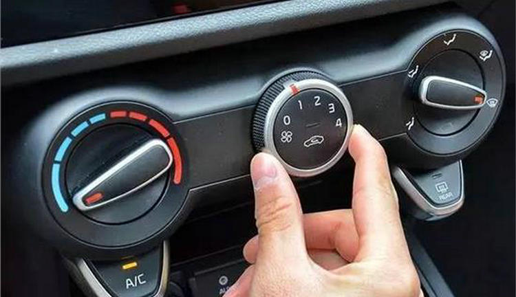汽車(chē)?yán)锬膫€(gè)是暖風(fēng)開(kāi)關(guān)