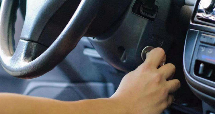 汽車鑰匙鎖擰不動(dòng)怎么回事