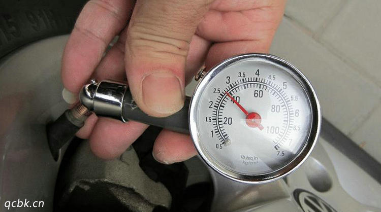 胎壓會因?yàn)闇囟榷兓瘑?></i>
          <h3>胎壓會因?yàn)闇囟榷兓瘑?/h3>
          <span>知識</span>
          <p class=