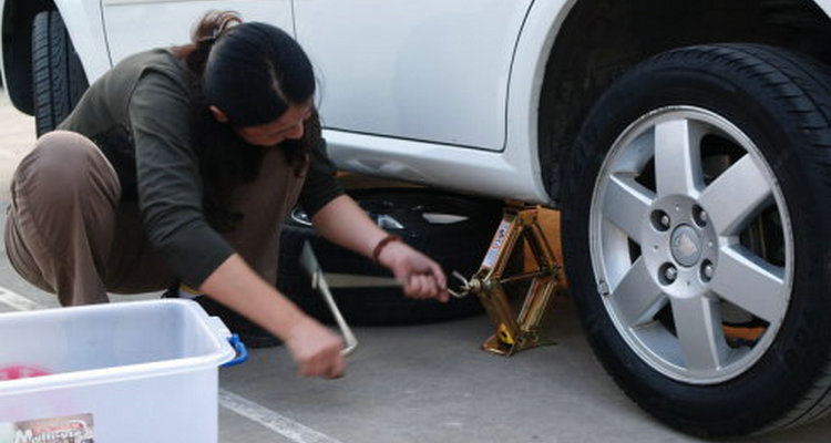 汽車(chē)輪胎自己能換嗎