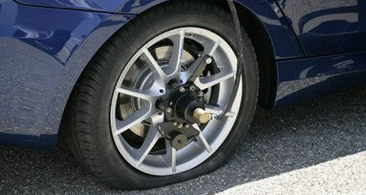 汽車(chē)輪胎漏氣了怎么辦