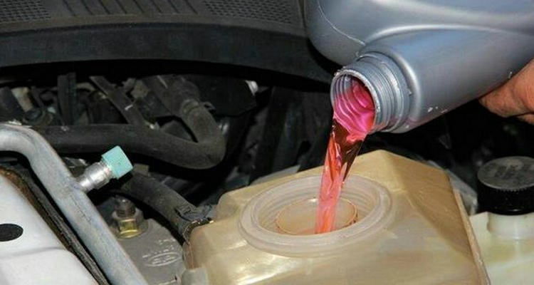 汽車(chē)防凍液可以混加嗎