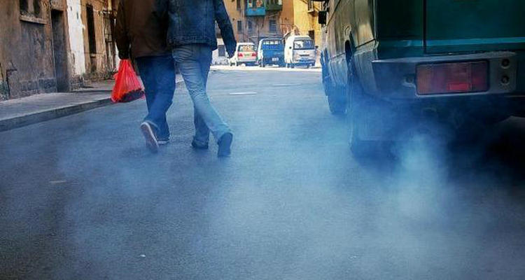 燒機(jī)油冒藍(lán)煙怎么解決