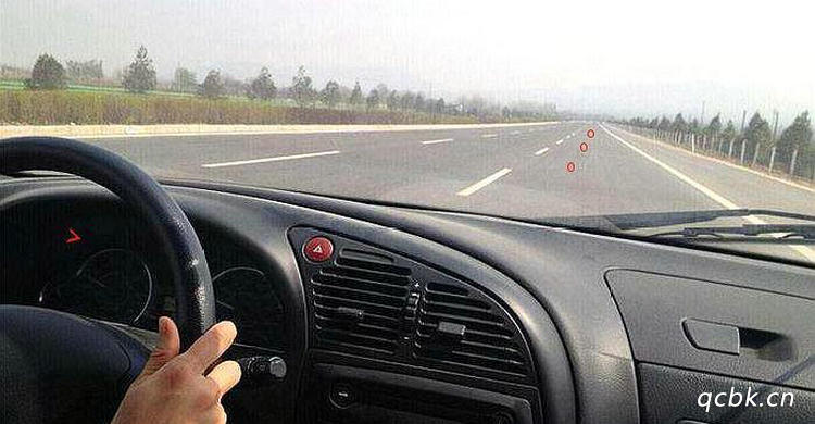 直線行駛方向盤(pán)是歪的怎么回事