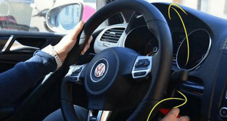 方向盤(pán)鎖死左右晃動(dòng)都解不開(kāi)怎么辦