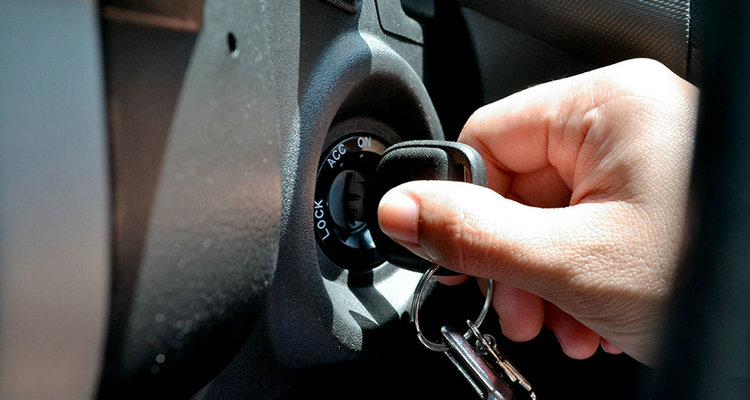 汽車鑰匙進(jìn)去轉(zhuǎn)不動怎么回事