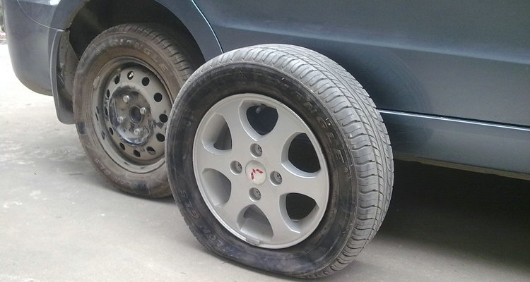 汽車(chē)有點(diǎn)輕微漏氣正常嗎