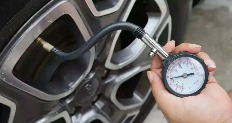 胎壓不夠?qū)囉杏绊憜?></i>
          <h3>胎壓不夠?qū)囉杏绊憜?/h3>
          <span>知識(shí)</span>
          <p class=