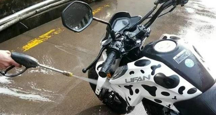 摩托車應(yīng)該怎么洗車