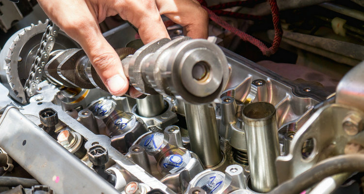 汽車發(fā)動機漏油的原因及修理辦法