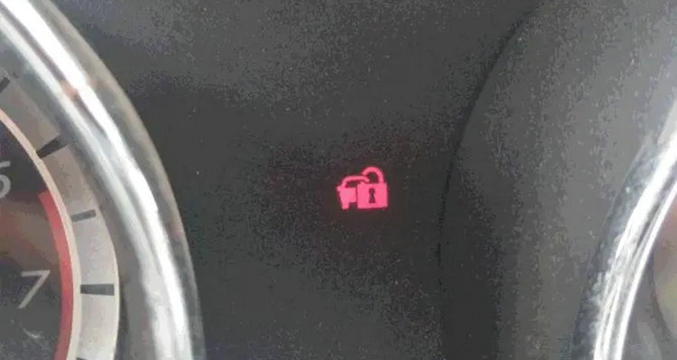 一個(gè)車上面一把鎖什么意思