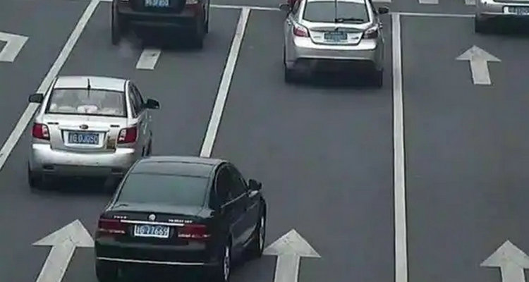 壓實(shí)線(xiàn)幾天可以查到違章信息