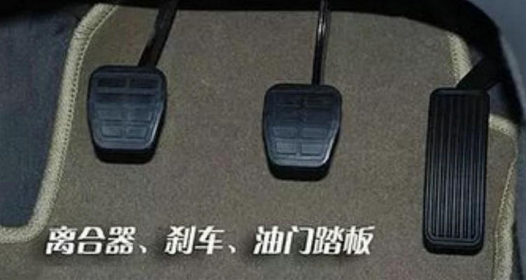 剎車和離合器能一起踩嗎