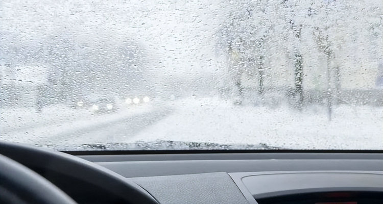 車(chē)?yán)锩胬鲜瞧痨F怎么解決