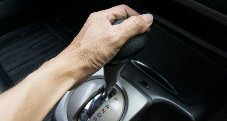 自動(dòng)擋車(chē)子掛檔不走是怎么回事