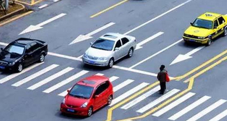 闖紅燈前輪過(guò)線后輪壓線怎么處罰