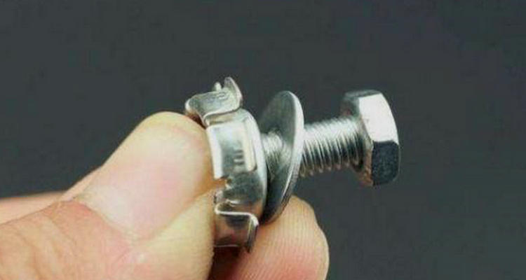 車牌螺絲掉了去哪里補(bǔ)