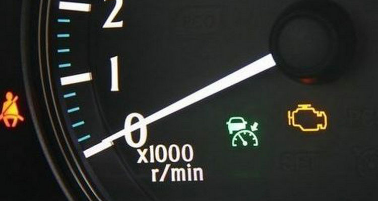 發(fā)動(dòng)機(jī)黃燈一直亮是什么原因