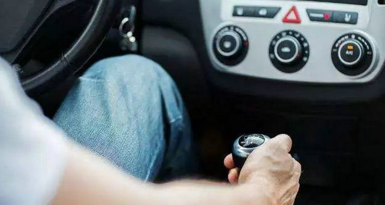 新手開手動擋汽車的起步教程