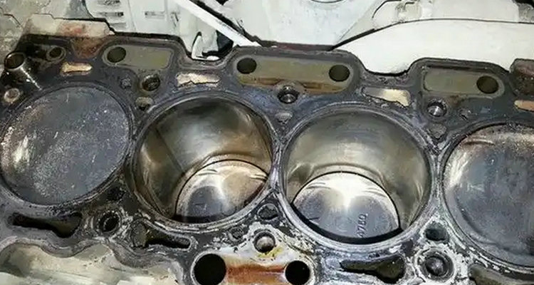 怎么清洗發(fā)動機內(nèi)部積碳