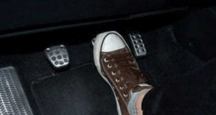 手動(dòng)擋起步需要踩剎車嗎