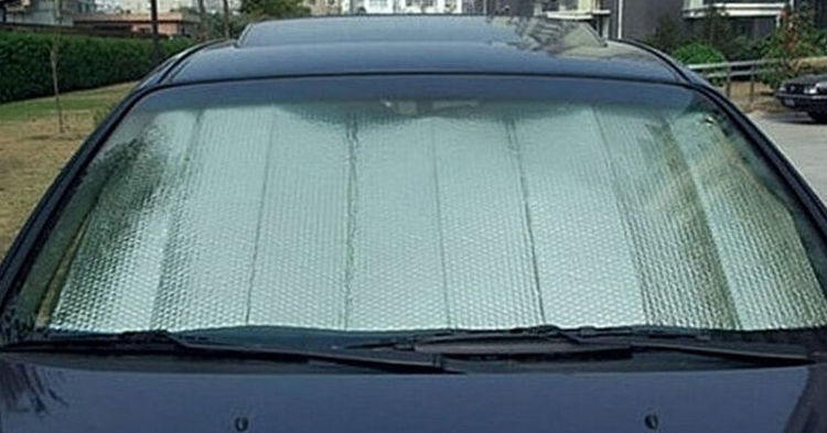 如何去除汽車擋風(fēng)玻璃上的油膜