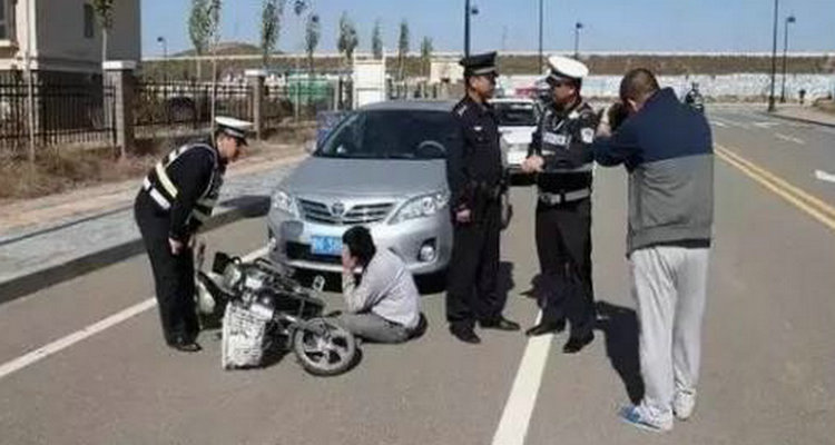 脫審車輛上路發(fā)生事故怎么辦