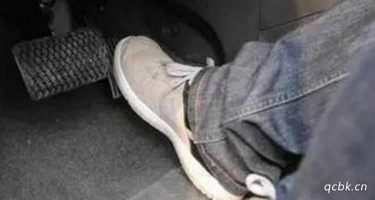 車子踩油門速度提不起來怎么回事