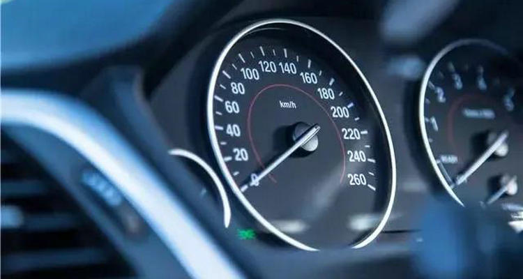 汽車不經(jīng)常開多久發(fā)動一次