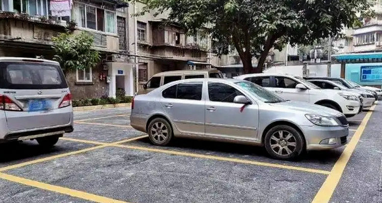 在路邊停車位停車沒交費會怎么樣