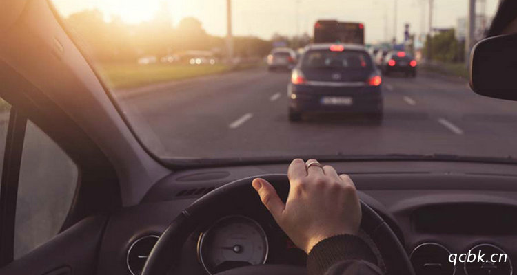 高速時方向盤抖動是什么原因