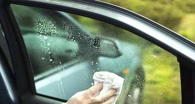 夏天開車起霧怎么解決