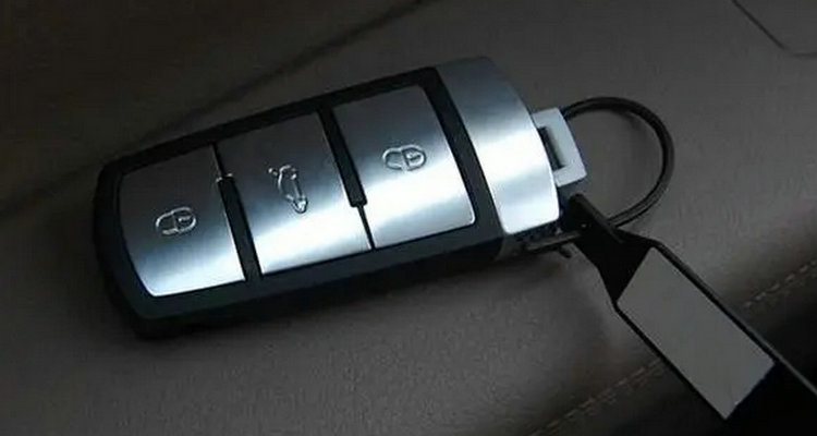 車鑰匙沒(méi)電了怎么辦怎么換電池
