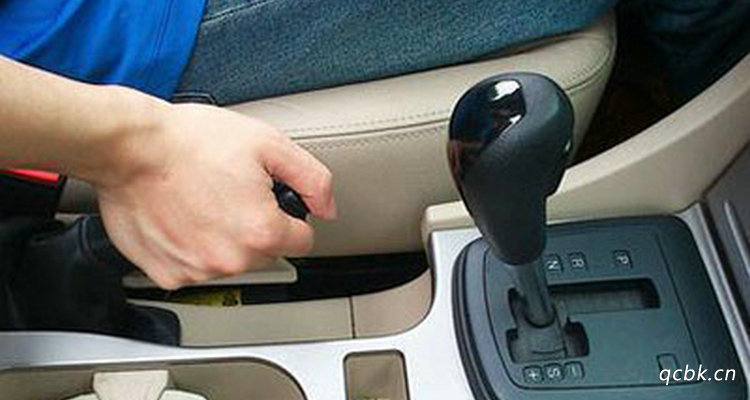 開自動(dòng)擋車正確的起步方法