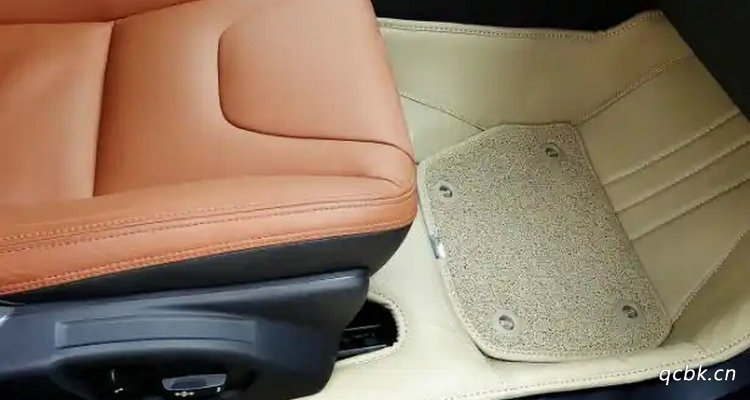 安裝汽車腳墊需要注意什么