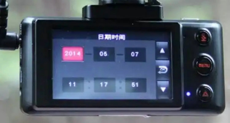 行車記錄儀時(shí)間不對(duì)怎么調(diào)