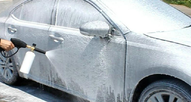 汽車(chē)暴曬后可以洗車(chē)嗎