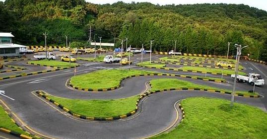 學(xué)車要多少錢學(xué)費(fèi)，跟考試通過(guò)率有關(guān)