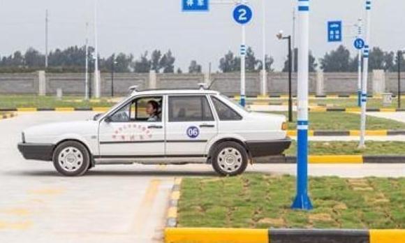 學車自動擋和手動擋哪種學費貴，我選手動擋