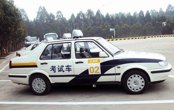 科目二考試項目，倒車入庫是大家的硬傷