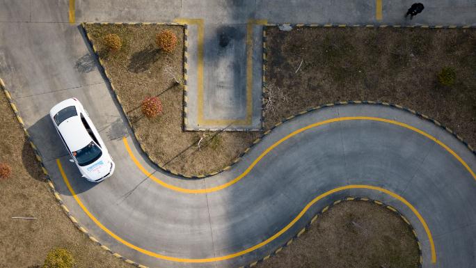 科目二s彎技巧看點(diǎn)位置，掌握三個(gè)點(diǎn)輕松過關(guān)