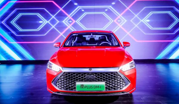 比亞迪秦PLUS DM-i上市，3.8升超低油耗（人人都能消費(fèi)得起）