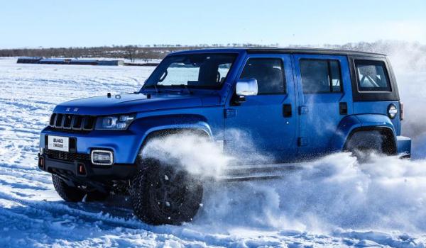 北京BJ40刀鋒英雄版上市，自駕游就選它（價(jià)格實(shí)惠）