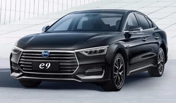 比亞迪e9純電專車上市，NEDC續(xù)航里程為506公里（售價(jià)22.98萬）