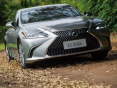 享譽全球的經(jīng)典車型 雷克薩斯es300h新款價格多少