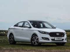 奔騰b50車(chē)價(jià)格及配置 精英版裸車(chē)價(jià)格為8.59萬(wàn)